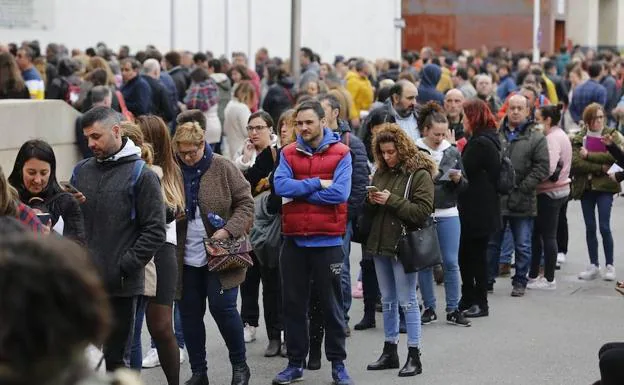 La mayor oposición de la historia en Asturias congrega a más de 15.000 personas