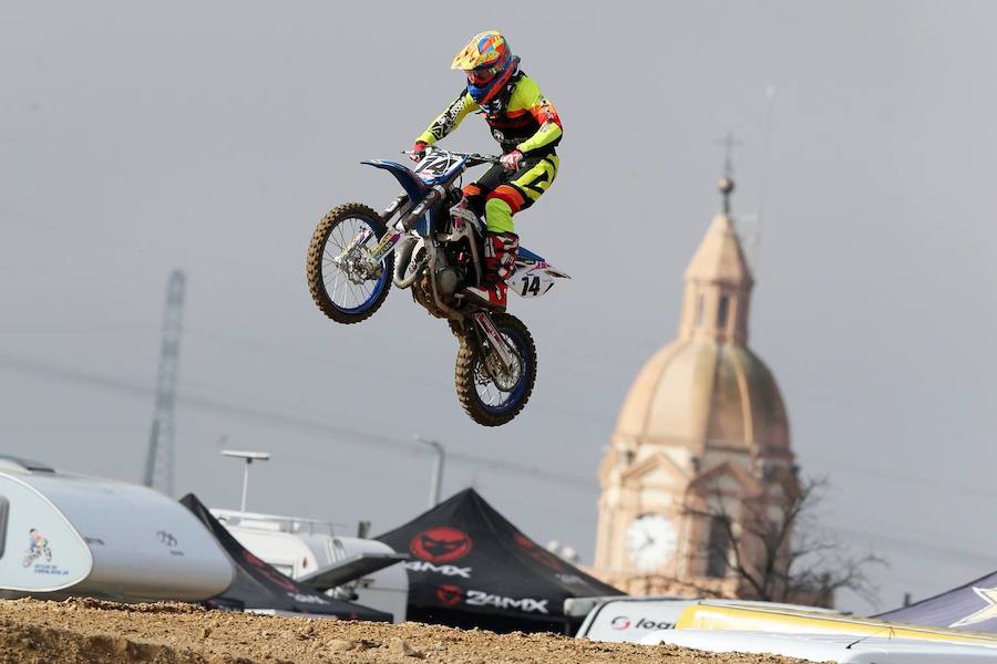 El joven motorista asturiano de 19 años perdió la vida a consecuencia de una parada respiratoria provocada por un golpe en la cabeza que se produjo durante la disputa de una prueba del Campeonato de Motocross de Castilla y León.