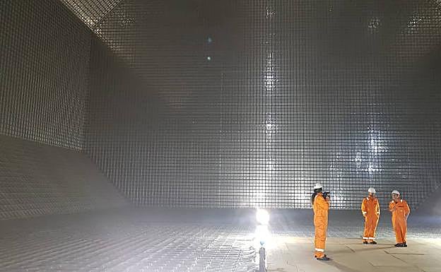 El metanero de Endesa tiene 4 tanques como éste para almacenar un total de 180.000 metros cúbicos de Gas Natural Licuado (GNL). 