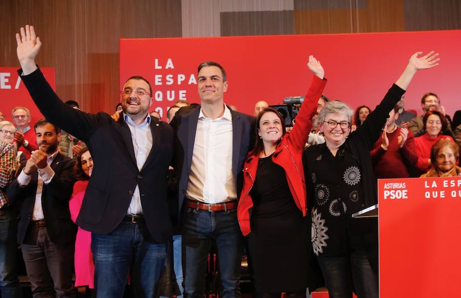 El secretario general del PSOE, Pedro Sánchez, participa en un acto en Gijón con los candidatos del partido al Congreso, Adriana Lastra, la presidencia de Asturias, Adrián Barbón y la Alcaldía de Gijón, Ana González. 