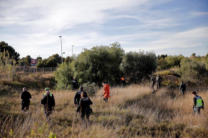 Más de cien efectivos de Guardia Civil, Policía Nacional y Local, voluntarios de Protección Civil y bomberos con perros especializados en hallar personas vivas y fallecidas han participado en la búsqueda de los dos niños desaparecidos en Godella (Valencia). Finalmente, sus cuerpos sin vida han sido encontrados cerca de su vivienda, semienterrados.