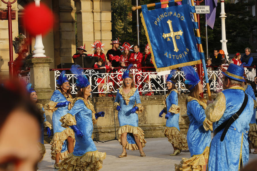 Un animado concurso de charangas y un divertido desfile de disfraces han puesto el broche al Carnaval de Villaviciosa, que un año más ha congregado a centenares de personas.