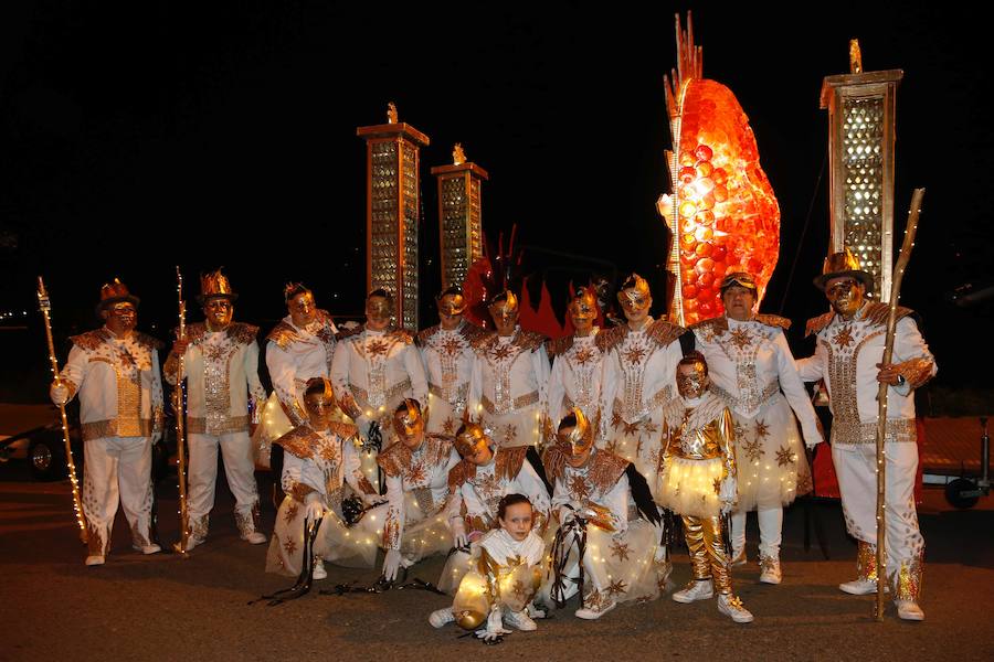 Un animado concurso de charangas y un divertido desfile de disfraces han puesto el broche al Carnaval de Villaviciosa, que un año más ha congregado a centenares de personas.