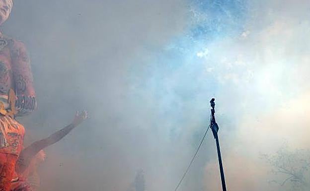 Siete heridos por un fallo pirotécnico en un mascletà en Valencia