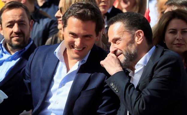 El líder de Ciudadanos, Albert Rivera (izq.), y el abogado del Estado Edmundo Bal.