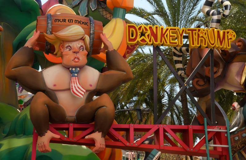 Las fallas valencianas han tenido como protagonistas a políticos del panorama nacional, como Pablo Casado o Pedro Sánchez y más concretamente de Cataluña. Tampoco han faltado otros como Trump.