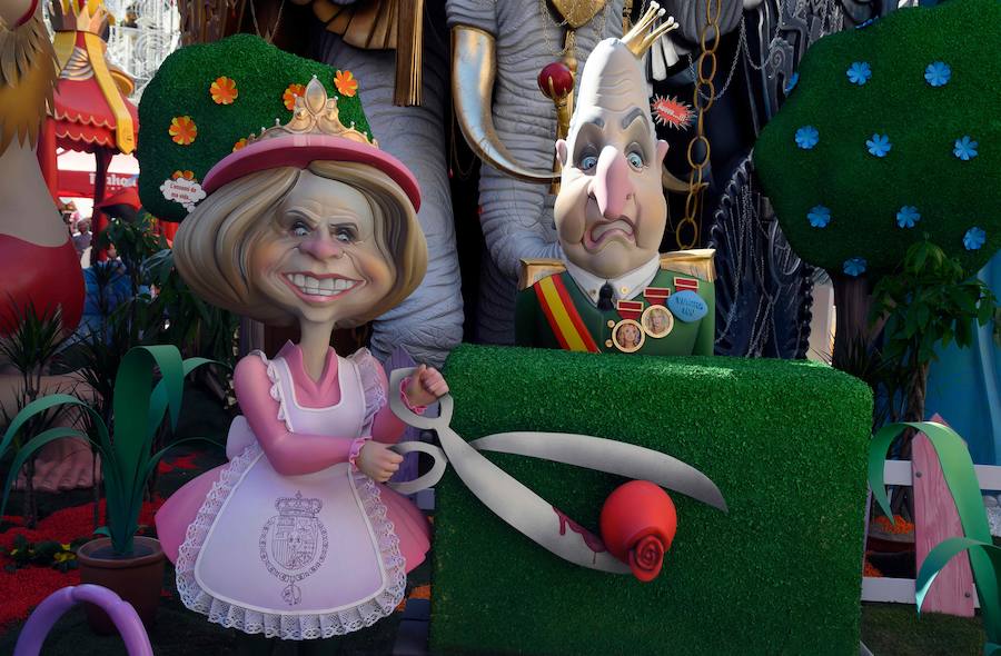 Las fallas valencianas han tenido como protagonistas a políticos del panorama nacional, como Pablo Casado o Pedro Sánchez y otros ligados a la actualidad catalana. Tampoco han faltado otros como Trump.