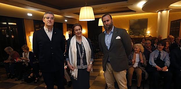 María Cuervo-Arango, con Garisoain y Aldaz. 