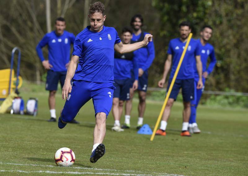 El conjunto azul se prepara en El Requexón para la gran cita del derbi asturiano ante el Sporting en El Molinón.