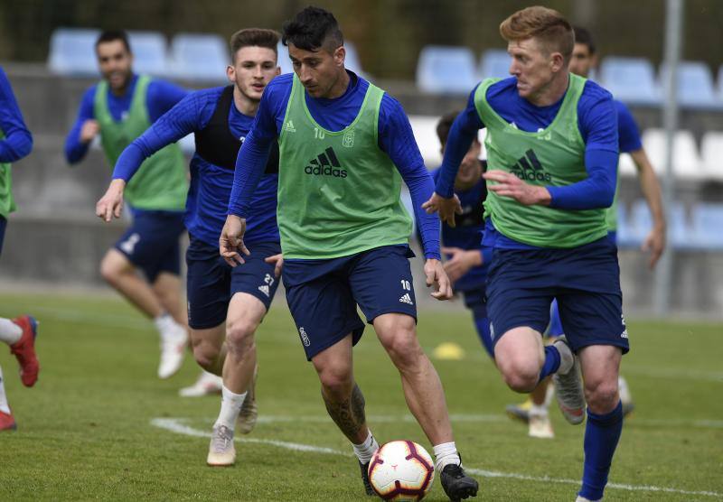 El conjunto azul se prepara en El Requexón para la gran cita del derbi asturiano ante el Sporting en El Molinón.