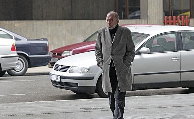 Natalio Grueso, llegando ayer al Palacio de Justicia. 