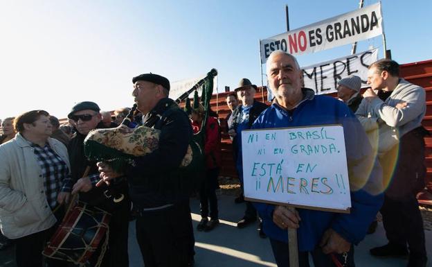 Vecinos de Meres se concentran esta tarde para reclamar la ubicación en Meres.