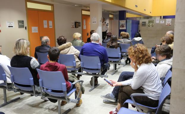 Sanidad plantea que en 2025 los médicos de Primaria tengan un tope de mil pacientes