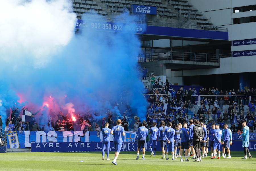 Dos millares de aficionados apoyan al Oviedo en el último entrenamiento antes del derbi