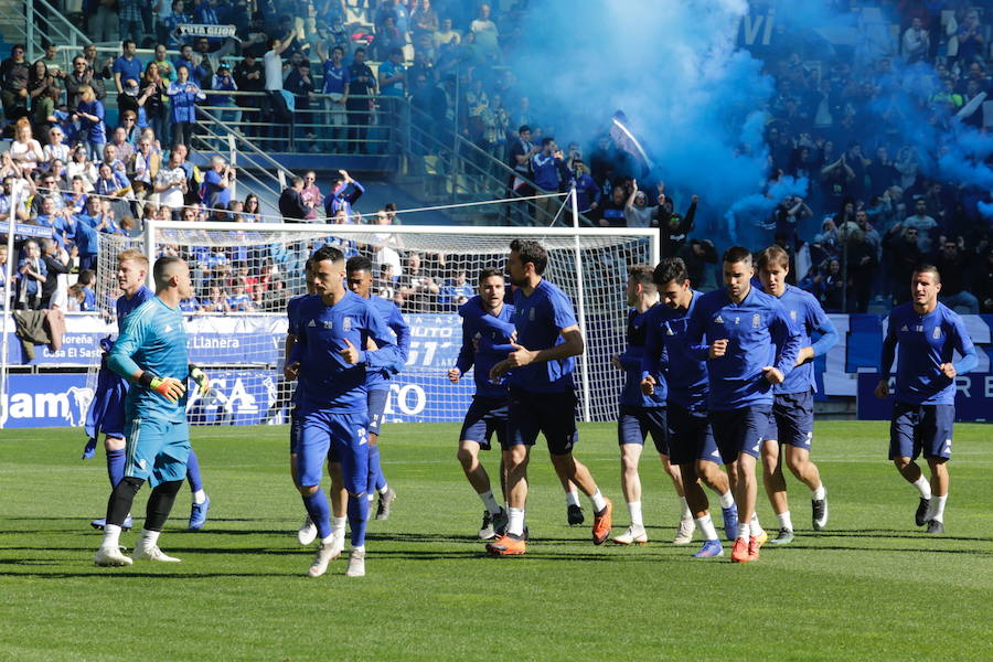 Dos millares de aficionados apoyan al Oviedo en el último entrenamiento antes del derbi