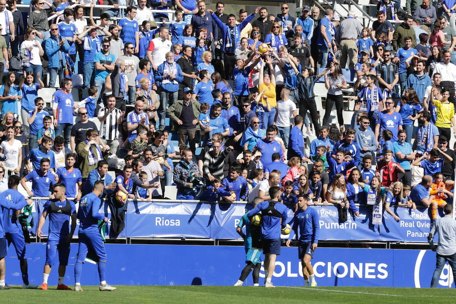 Dos millares de aficionados apoyan al Oviedo en el último entrenamiento antes del derbi