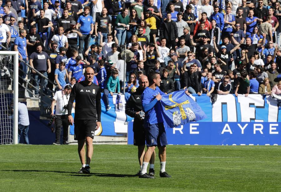 Dos millares de aficionados apoyan al Oviedo en el último entrenamiento antes del derbi