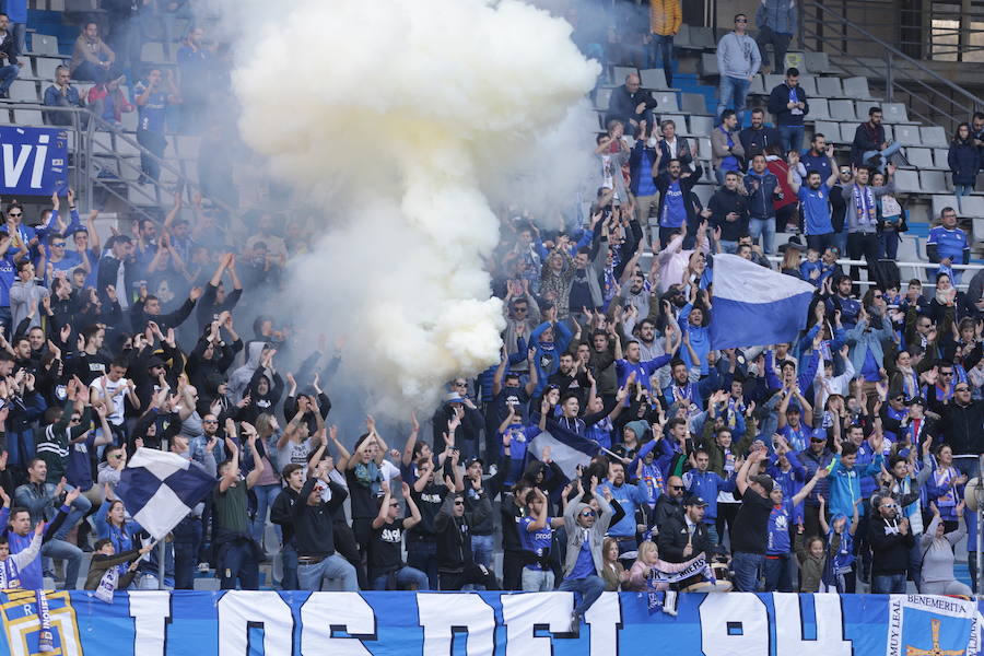 Dos millares de aficionados apoyan al Oviedo en el último entrenamiento antes del derbi