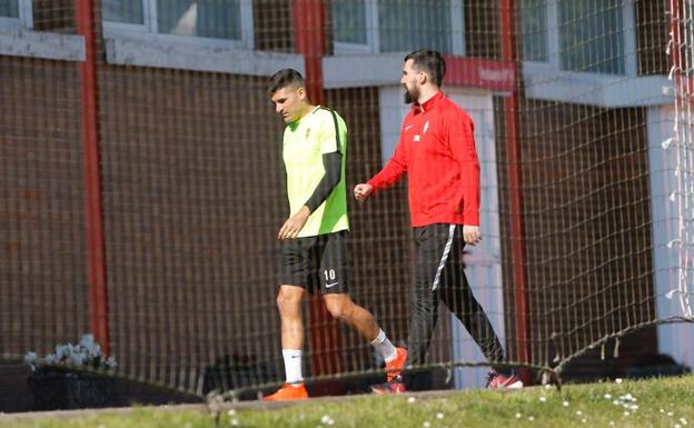 Carmona, retirándose del entrenamiento matinal hoy