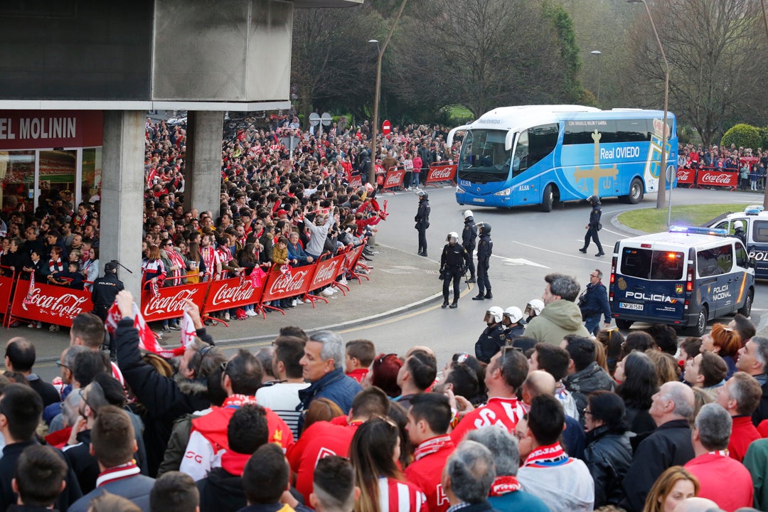 Los sportinguistas, animados antes del partido más esperado.