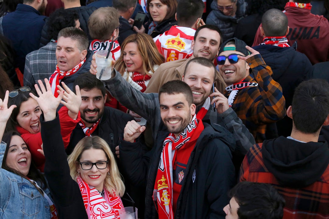 Los sportinguistas, animados antes del partido más esperado.