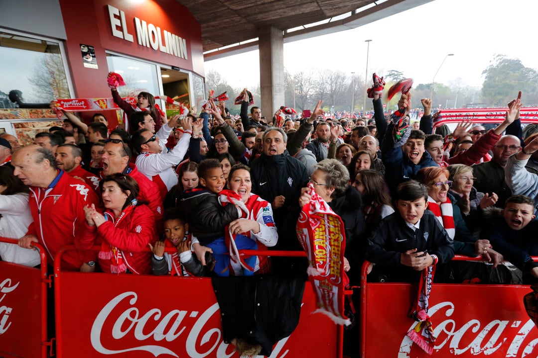 Los sportinguistas, animados antes del partido más esperado.