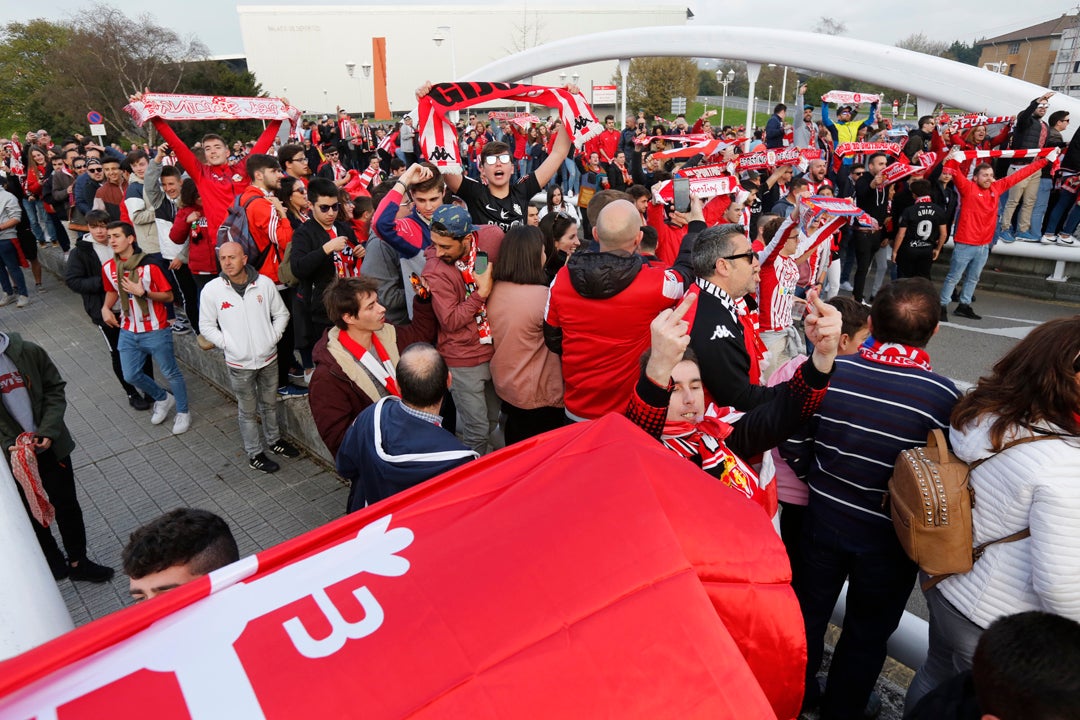 Los sportinguistas, animados antes del partido más esperado.