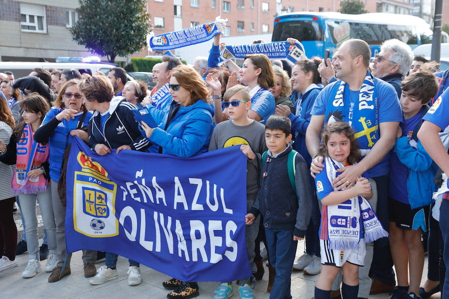 El equipo azul sale del hotel de concentración para dirigirse a El Molinón.