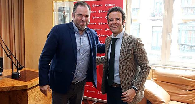 Carlos Paniceres y Nacho Cuesta, ayer en la Cámara de Comercio de Oviedo. 