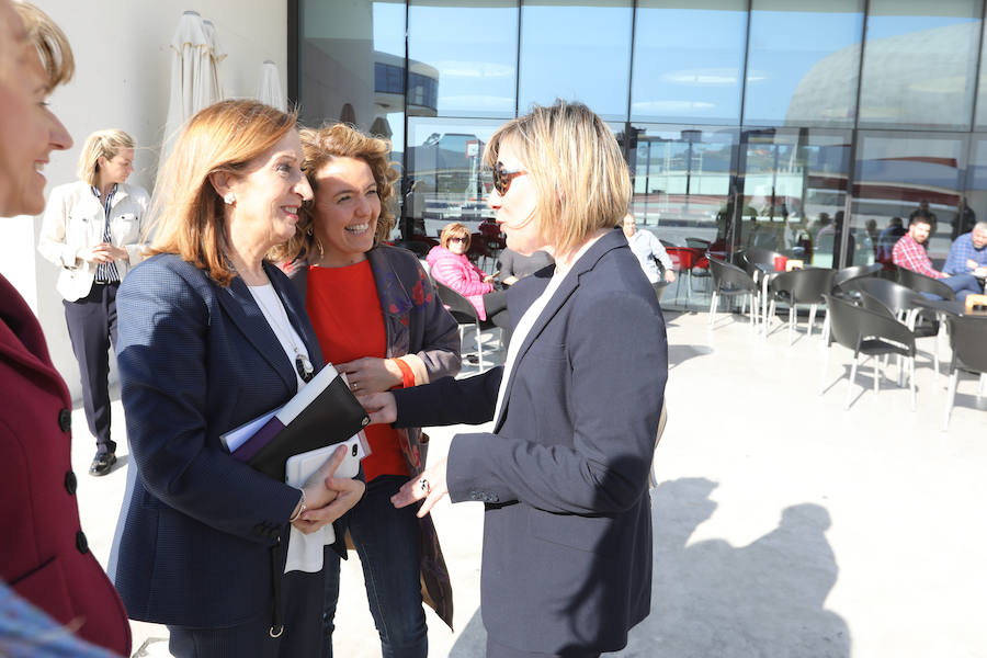 La presidenta del Congreso ha estado acompañada por las candidatas del PP a la Alcaldía de Avilés, el Principado y el Congreso: Esther Llamazares, Teresa Mallada y Paloma Gázquez. 