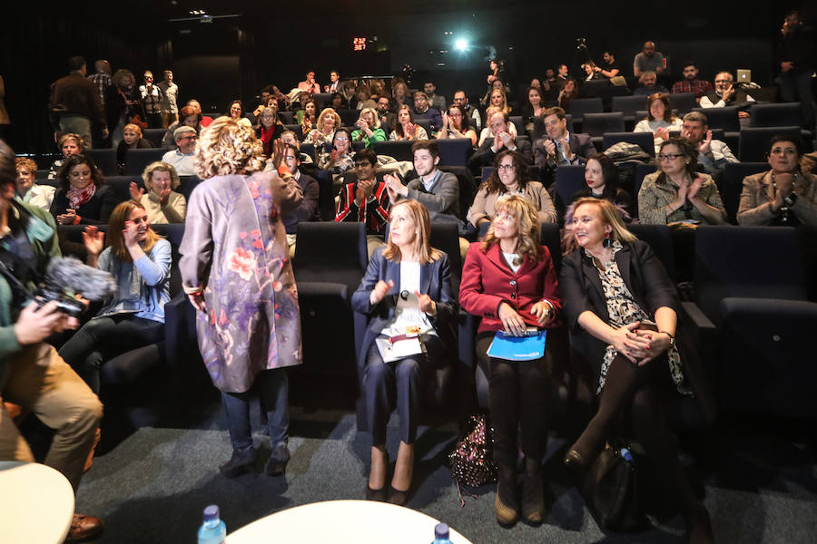 La presidenta del Congreso ha estado acompañada por las candidatas del PP a la Alcaldía de Avilés, el Principado y el Congreso: Esther Llamazares, Teresa Mallada y Paloma Gázquez. 