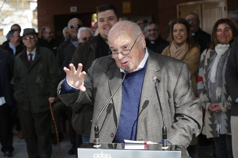 El Coto se vuelca con Fernando Fueyo, que ya da nombre a los jardines junto a la parroquia de San Nicolás de Bari