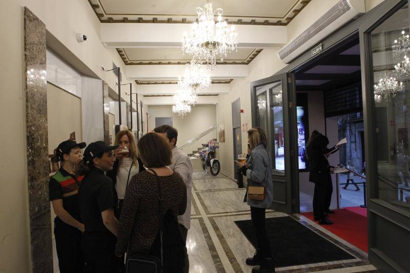 El edificio que albergó obras teatrales, cine y operaciones de estética se suma a la comida rápida de la mano del grupo Nalón.