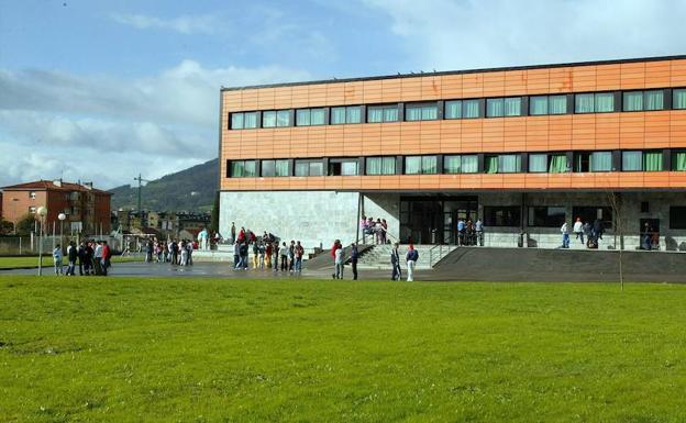 Exterior del IES Astures de Lugones.