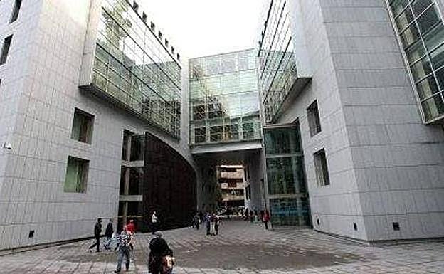 «Me echó algo en el café y me robó hasta la fregona y el estropajo de casa»