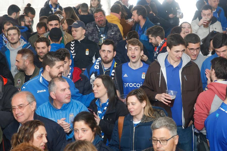 El exjugador y exentrenador del equipo azul recibió el Trofeo Herrerita al Oviedista del Año.