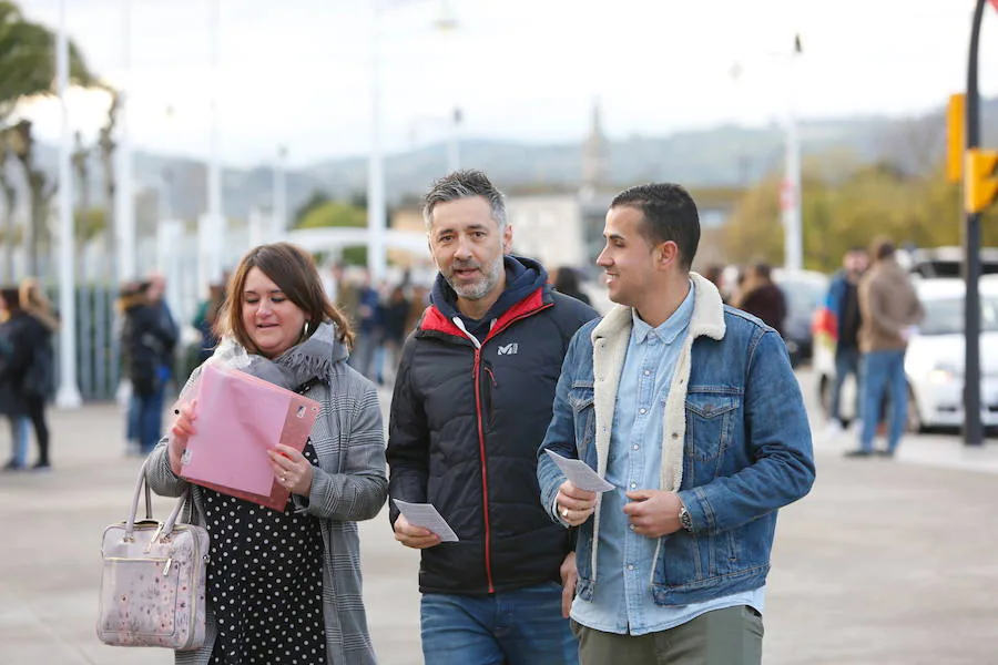 Más de 20.700 personas se han inscrito para presentarse a las oposiciones convocadas por el Sespa para cubrir 232 plazas de auxiliar administrativo. El examen se desarrolla en dos turnos en el ferial Luis Adaro de Gijón.