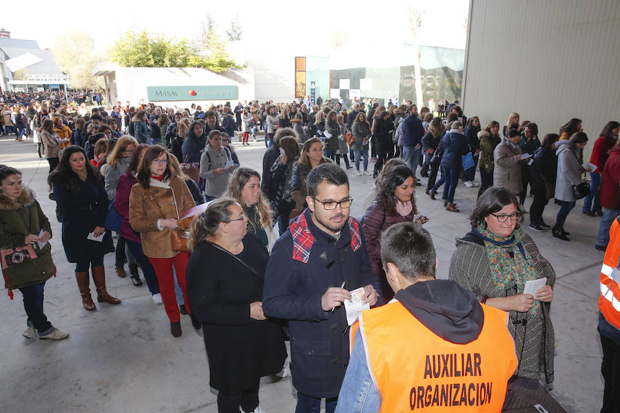 Más de 20.700 personas se han inscrito para presentarse a las oposiciones convocadas por el Sespa para cubrir 232 plazas de auxiliar administrativo. El examen se desarrolla en dos turnos en el ferial Luis Adaro de Gijón.