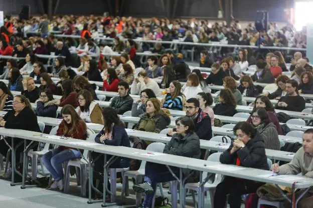 El pabellón central del recinto ferial Luis Adaro albergó el aula 5, el de mayor capacidad, de las oposiciones de auxiliar administrativo del Sespa.