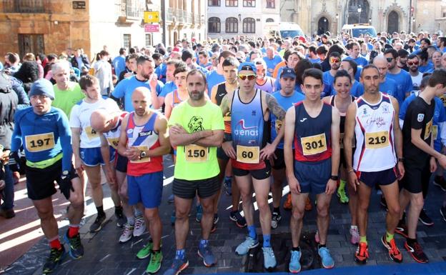 Los participantes en el III Memorial Eloy Palacio antes del pistoletazo de salida. 