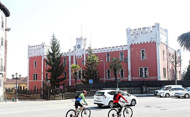 El Ayuntamiento y Defensa se dan un mes para cerrar el precio por la fábrica de Armas de La Vega