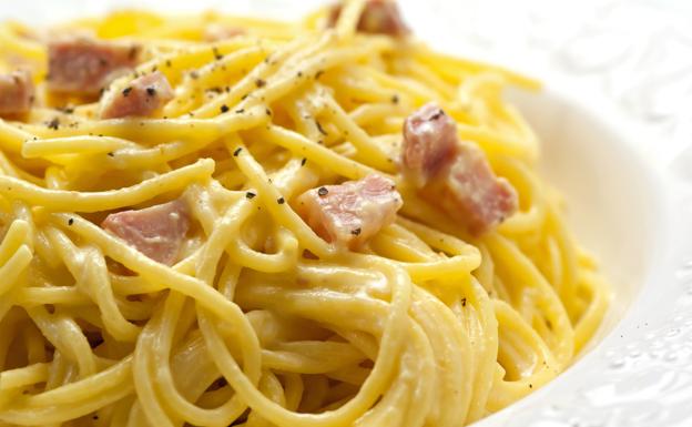 Pasta carbonara. 