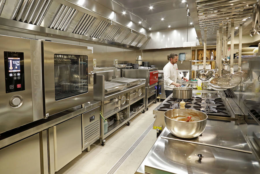 Abre al público esta semana un nuevo espacio gastronómico en el barrio gijonés que evoca los bosques asturianos.