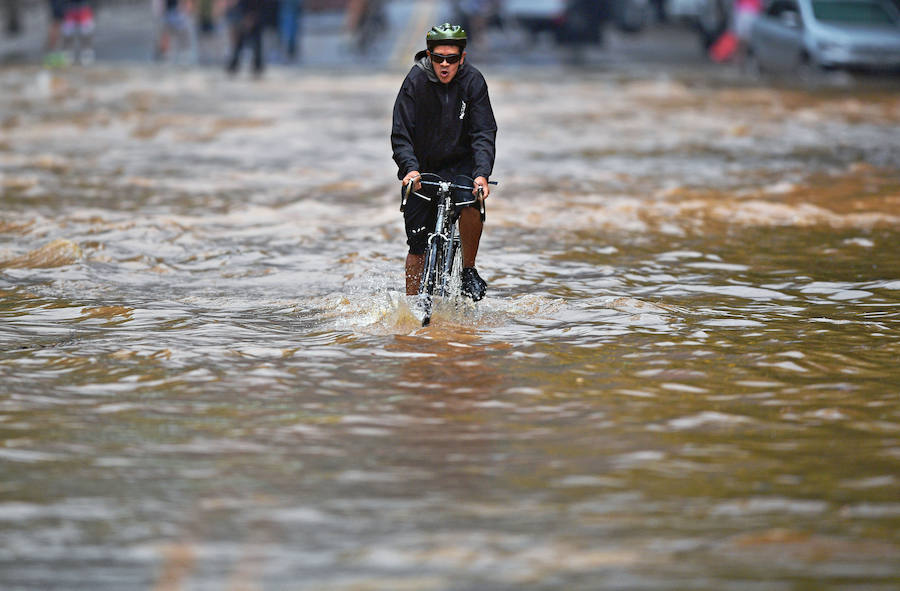 El fuerte temporal de lluvias que azotan la emblemática ciudad de Brasil, desde la noche del lunes hasta ahora, ha dejado una decena de muertos y múltiples daños