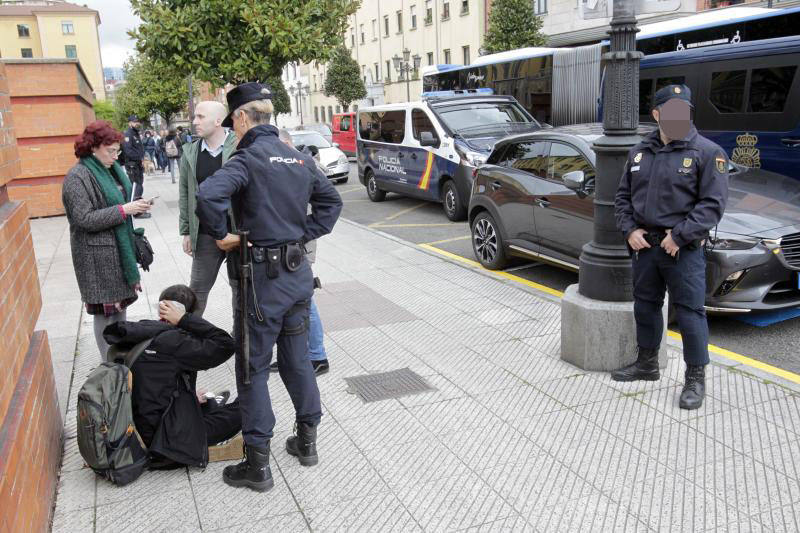 Un joven ha resultado herido en un altercado entre jóvenes tras un acto de Vox en el campus del Milán de la Universidad de Oviedo.