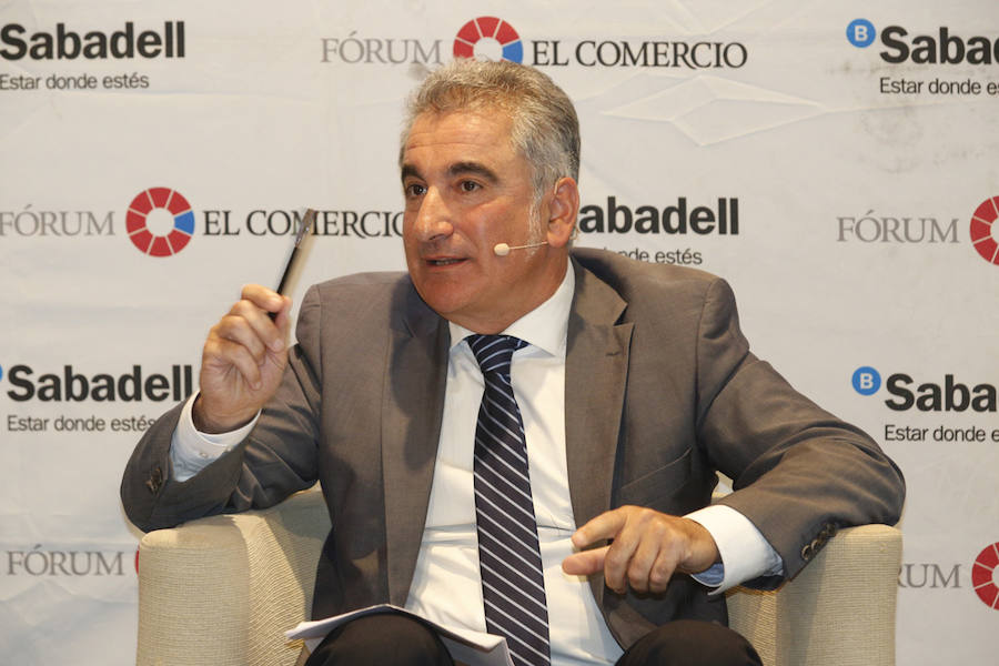 El Hotel Abba Playa de Gijón acogió el evento en el que cuatro expertos analizarone el futuro del área metropolitana de Asturias. La mesa redonda fue moderada por el director del periódico, Marcelino Gutiérrez. El profesor Fermín Rodríguez, el ingeniero Jorge Rodríguez y las economistas Eva Rodríguez y María Calvo fueron los especialistas que participaron en la jornada. 