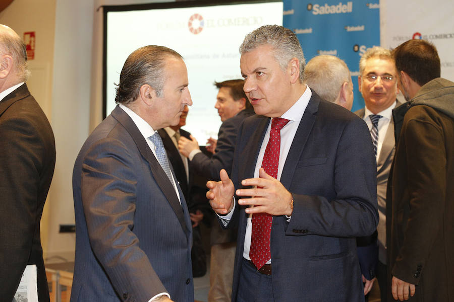 El Hotel Abba Playa de Gijón acogió el evento en el que cuatro expertos analizarone el futuro del área metropolitana de Asturias. La mesa redonda fue moderada por el director del periódico, Marcelino Gutiérrez. El profesor Fermín Rodríguez, el ingeniero Jorge Rodríguez y las economistas Eva Rodríguez y María Calvo fueron los especialistas que participaron en la jornada. 