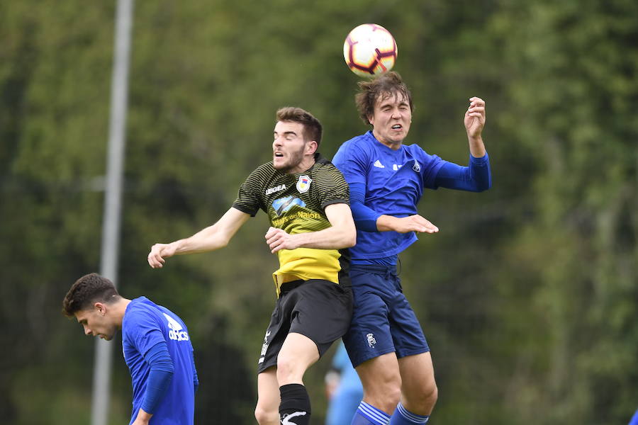 Entrenamiento distinto para el  Real Oviedo. La plantilla se ha preparado con un partido frente al Langreo. Ha ganado el club azul 1 - 0.