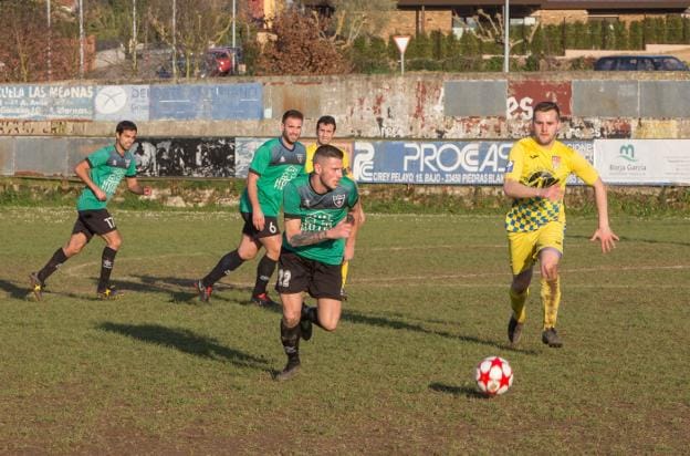 Uno de los últimos partidos del Club Hispano en el campo de Ferrota. 