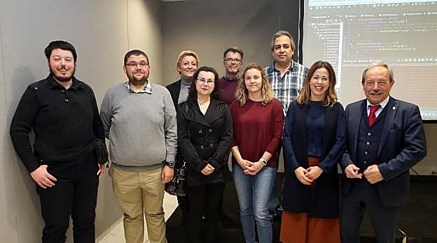 Marcos Manuel Serena, Raul Mestas, Mariana Pérez, Iris García, José Enrique Otero, Rocío Rodríguez, Henry Rojas, Paula Beirán y Wenceslao López, ayer en la clausura. 